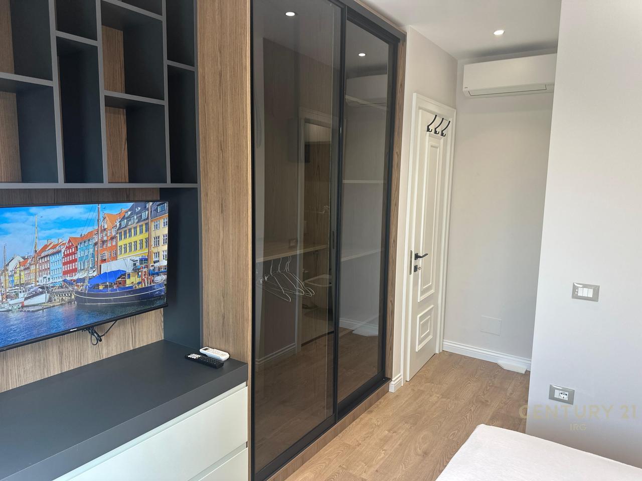 Jepet me qira super apartament 2+1+2 tualete+ verande tek Rruga e Elbasanit!