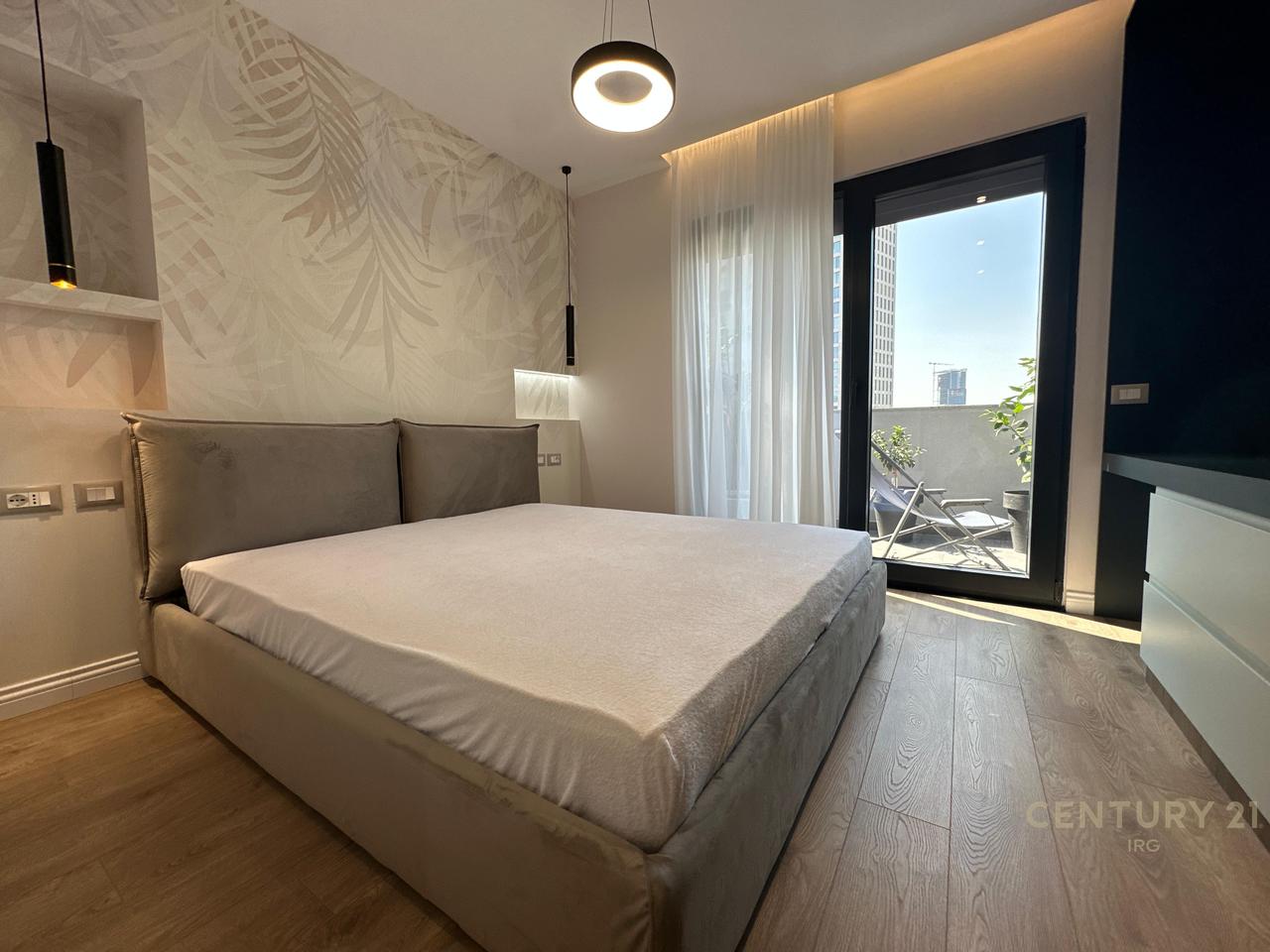 Jepet me qira super apartament 2+1+2 tualete+ verande tek Rruga e Elbasanit!