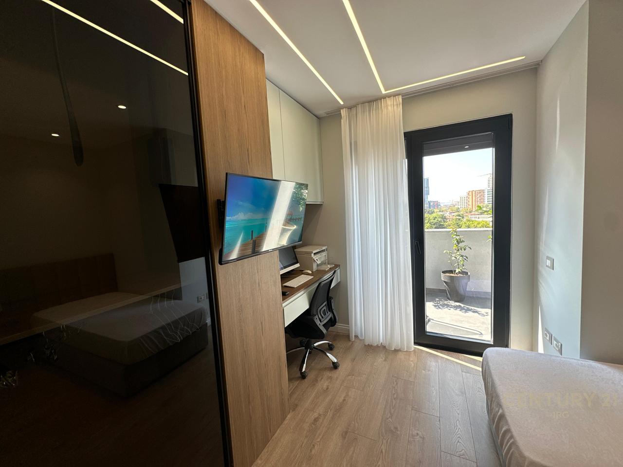 Jepet me qira super apartament 2+1+2 tualete+ verande tek Rruga e Elbasanit!