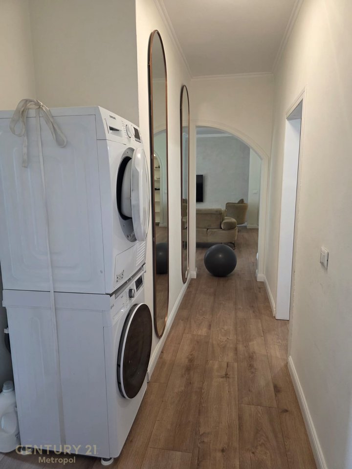 OFROJ PER QIRA APARTAMET 2+1+2 ME NJE POST PARKIMI, SELITE!