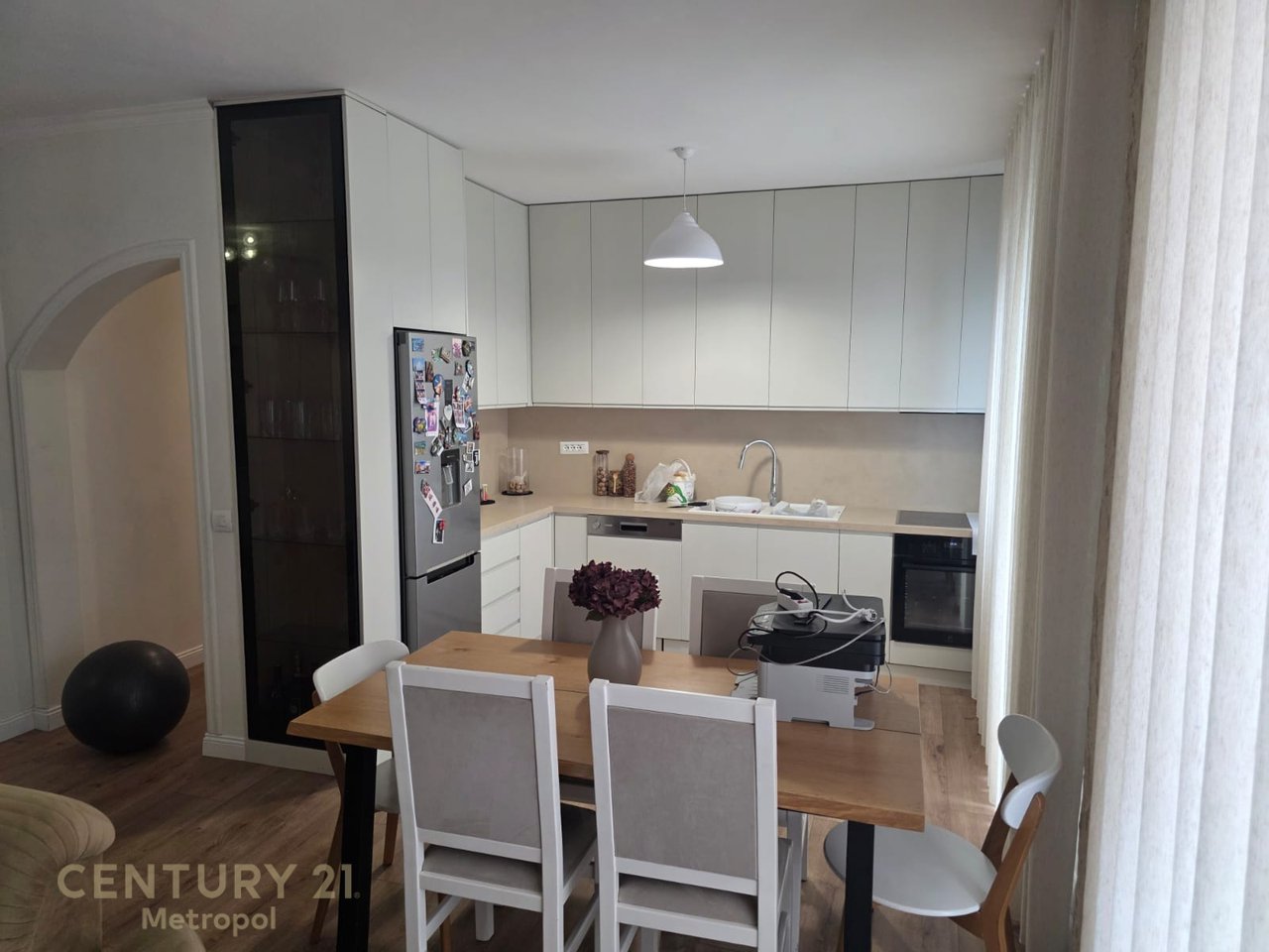OFROJ PER QIRA APARTAMET 2+1+2 ME NJE POST PARKIMI, SELITE!
