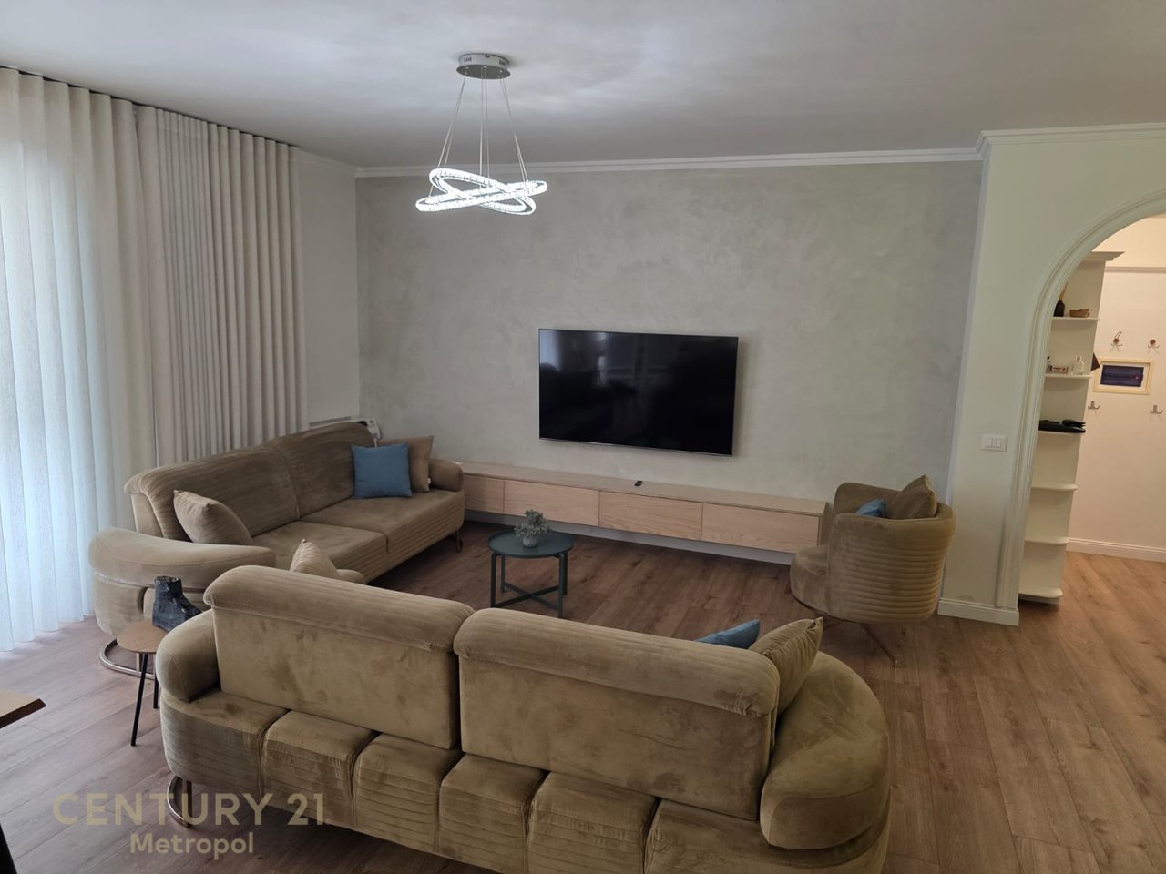 OFROJ PER QIRA APARTAMET 2+1+2 ME NJE POST PARKIMI, SELITE!