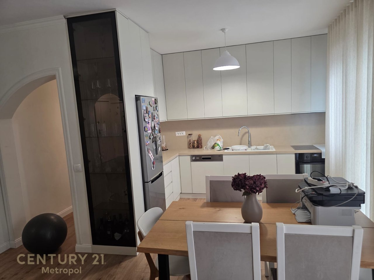 OFROJ PER QIRA APARTAMET 2+1+2 ME NJE POST PARKIMI, SELITE!