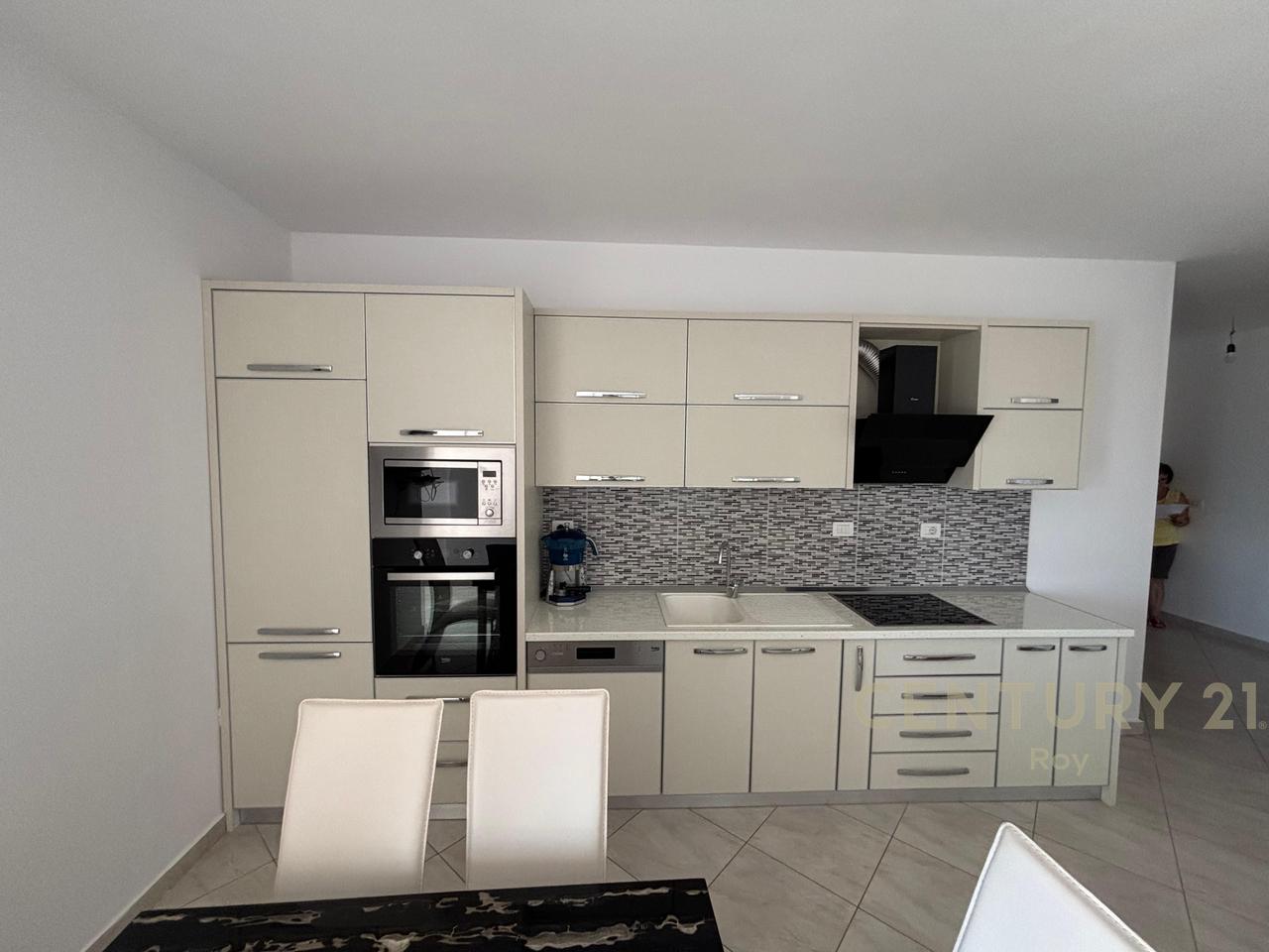 APARTAMENT PER QIRA ME PAMJE DETI NE SHKEMBIN E KAVAJES!