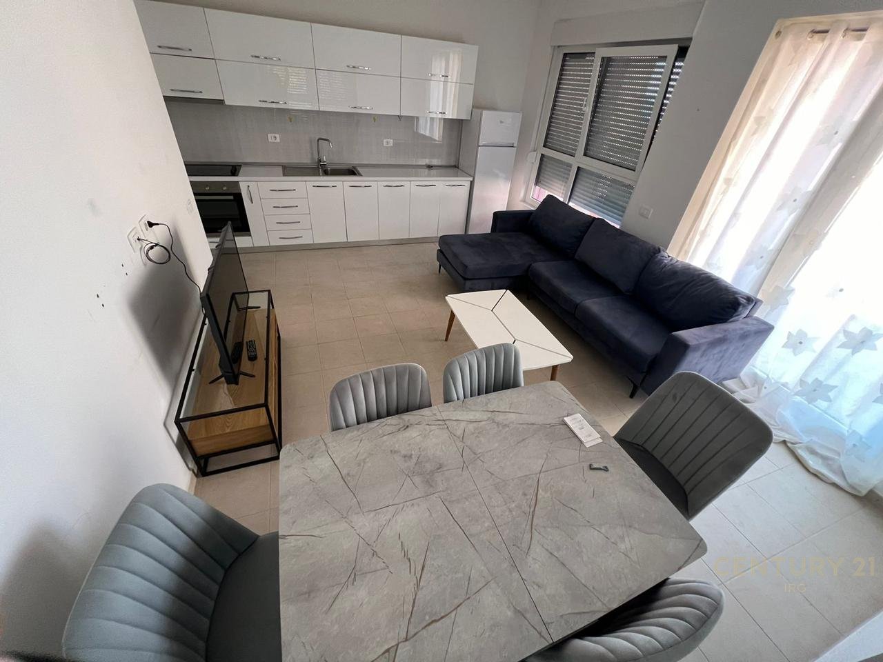 Apartament 2+1 me qera tek Kompleksi Mangalem