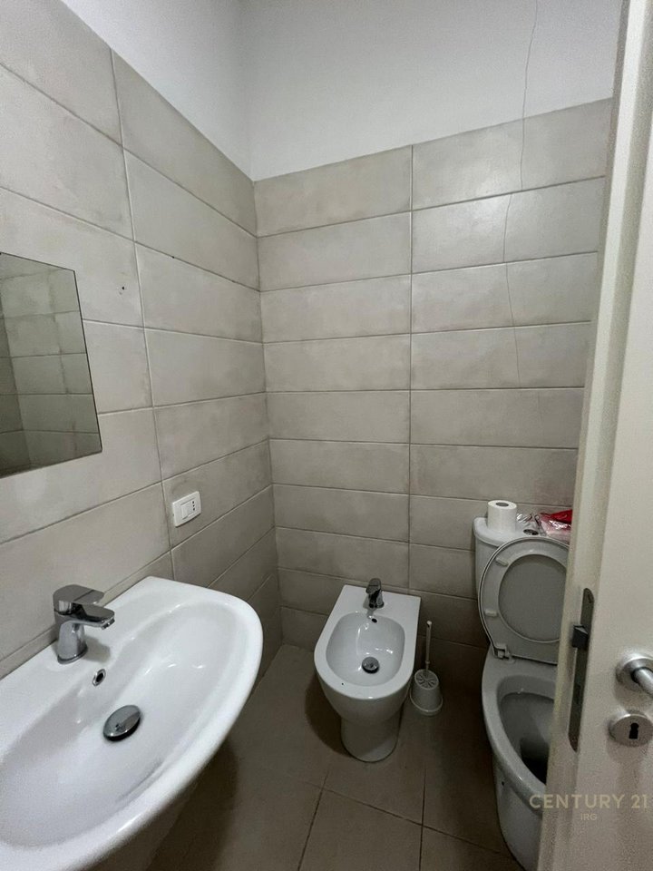 Apartament 2+1 me qera tek Kompleksi Mangalem