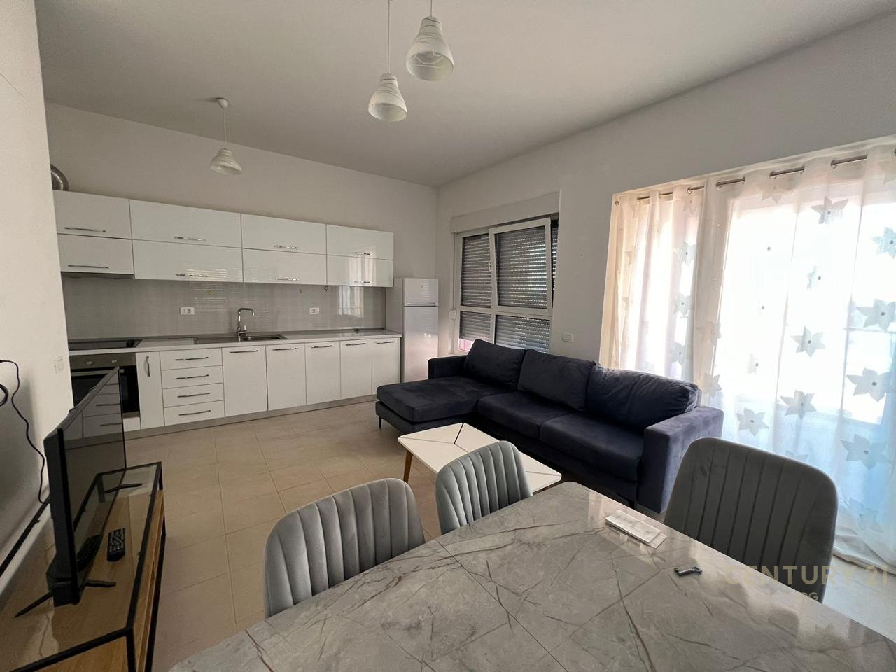Apartament 2+1 me qera tek Kompleksi Mangalem