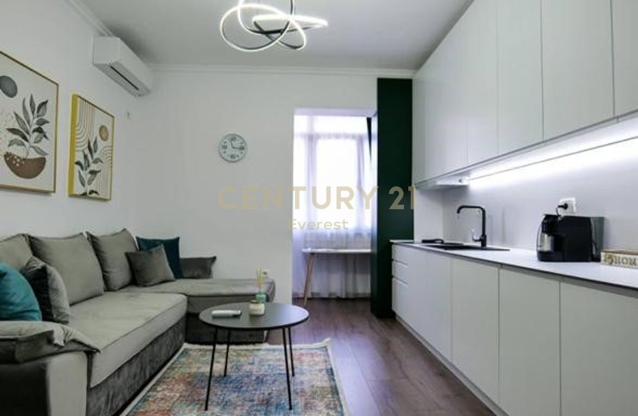 21 DHJETORI, APARTAMENT 1+1 PER QIRA