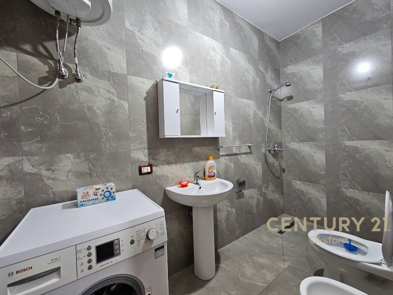 JEPET ME QERA APARTAMENT 2+1 NE ASTIR