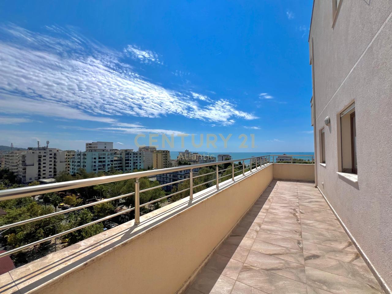 APARTAMENT 2 + 1 DHE VERANDE PER QERA 205M2 NE PLAZH ILIRIA DURRES !