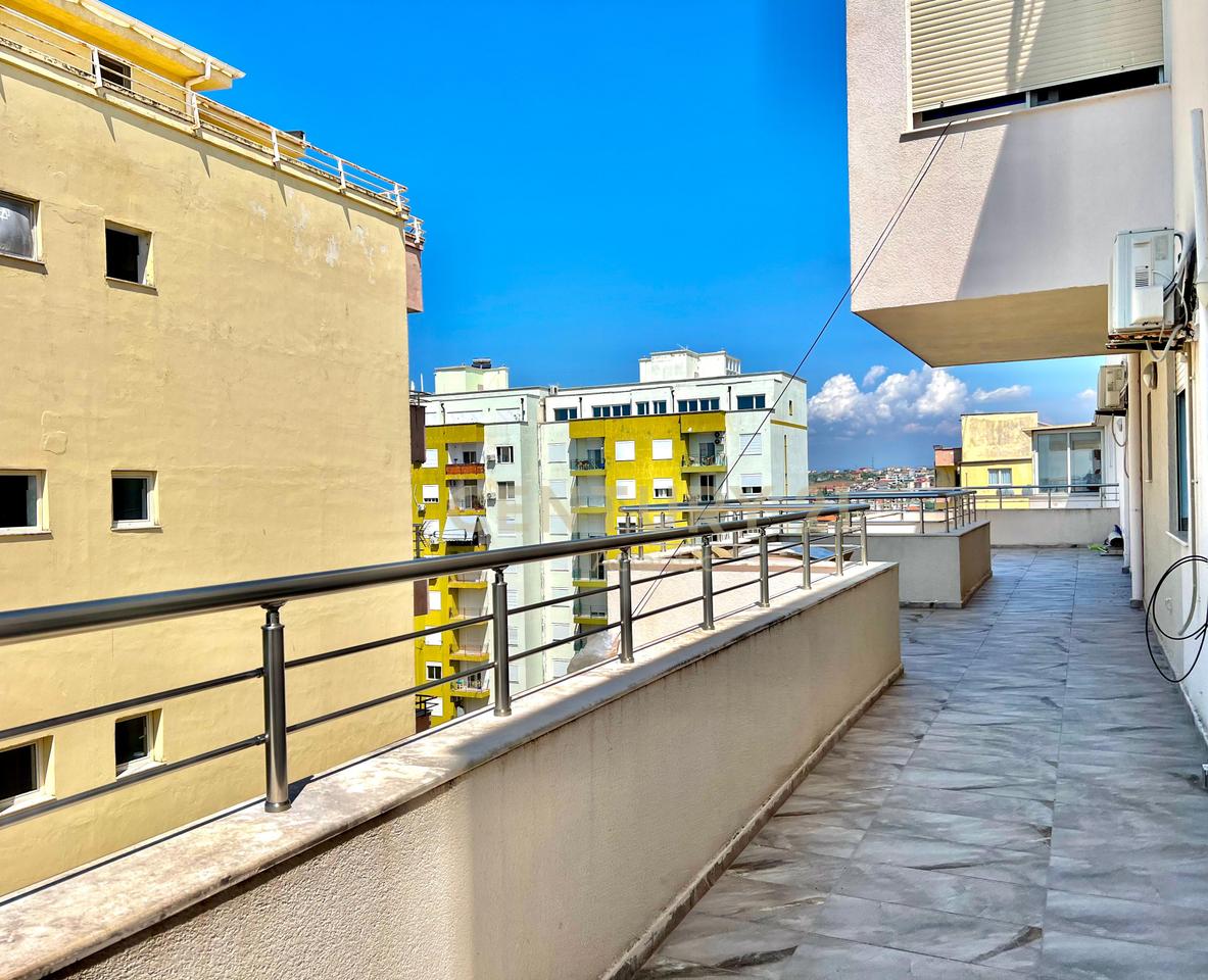 APARTAMENT 2 + 1 DHE VERANDE PER QERA 205M2 NE PLAZH ILIRIA DURRES !