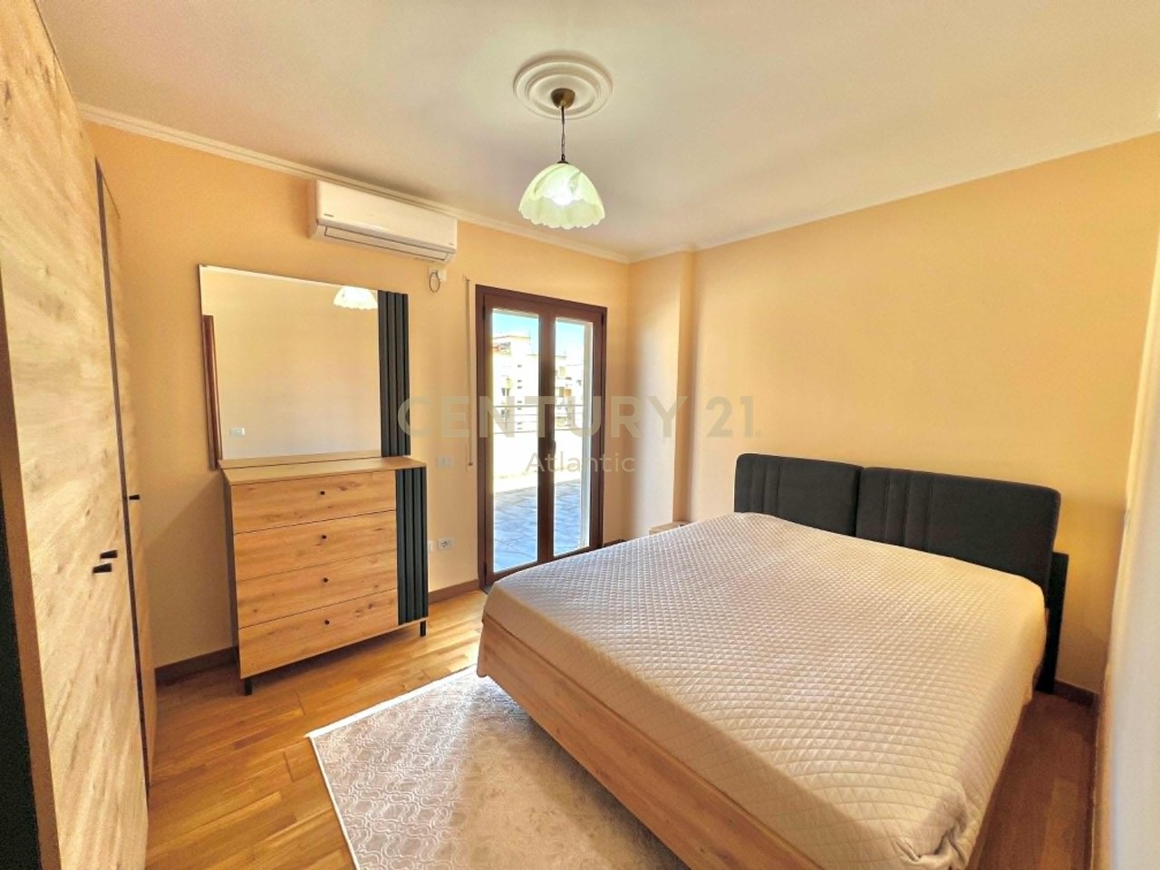 APARTAMENT 2 + 1 DHE VERANDE PER QERA 205M2 NE PLAZH ILIRIA DURRES !