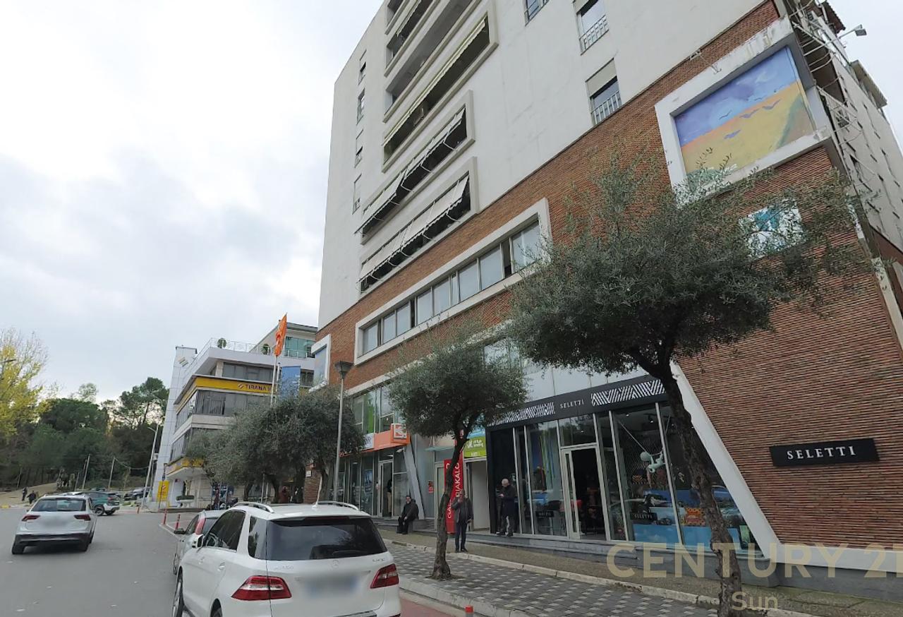 COMMERCIAL SPACE FOR SALE NEAR THE GUARD!
