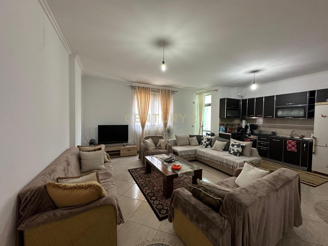 Apartament 2+1 Me Qira në Vlorë