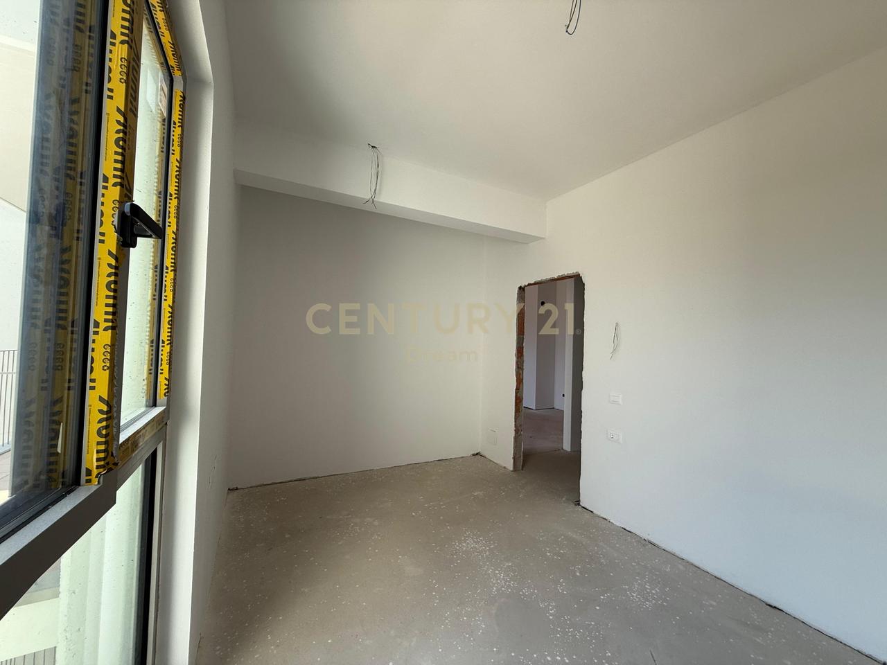 Shitet Apartament 1+1 Bulevardi Ri (Park Avenue) !