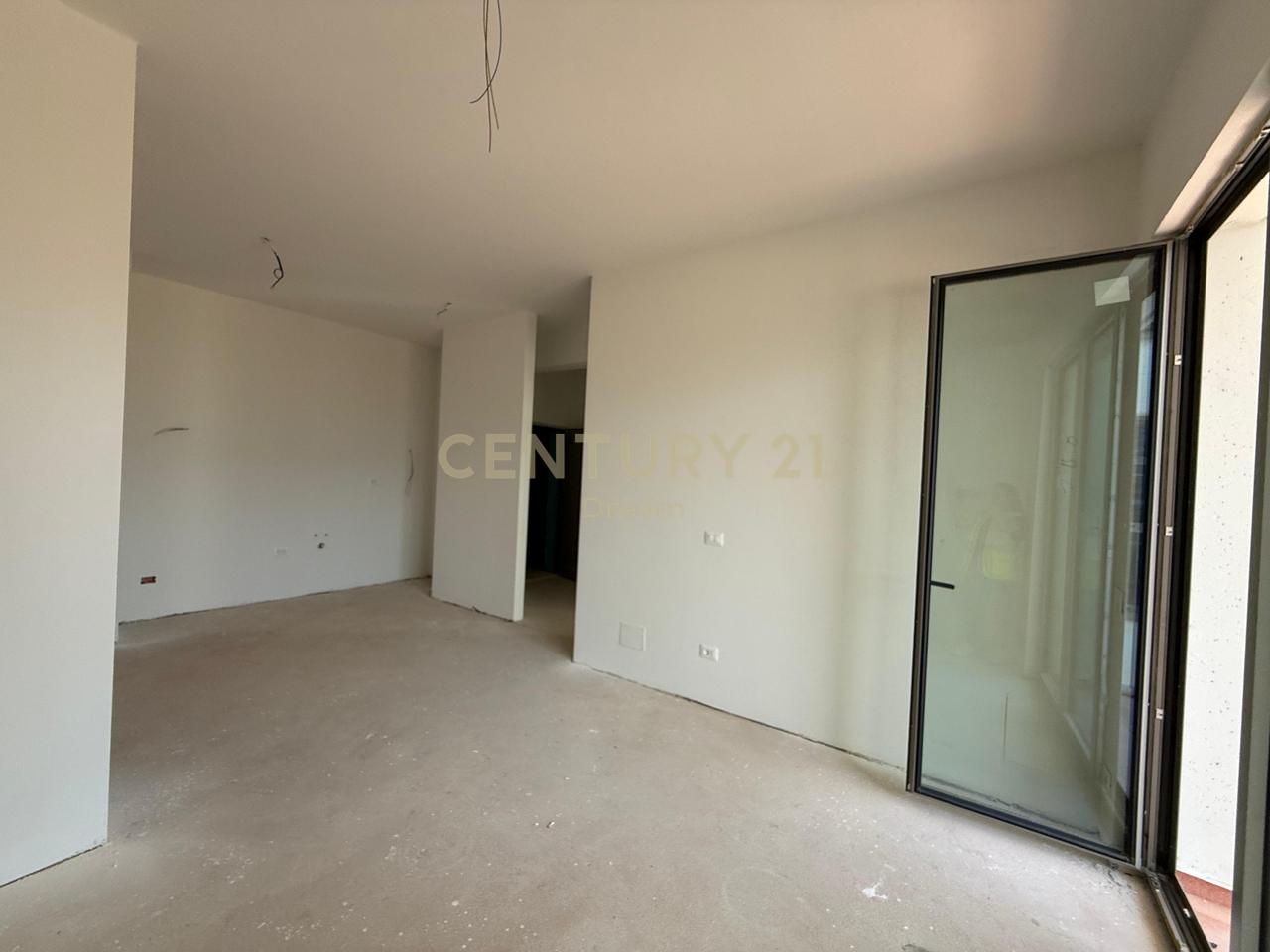 Shitet Apartament 1+1 Bulevardi Ri (Park Avenue) !