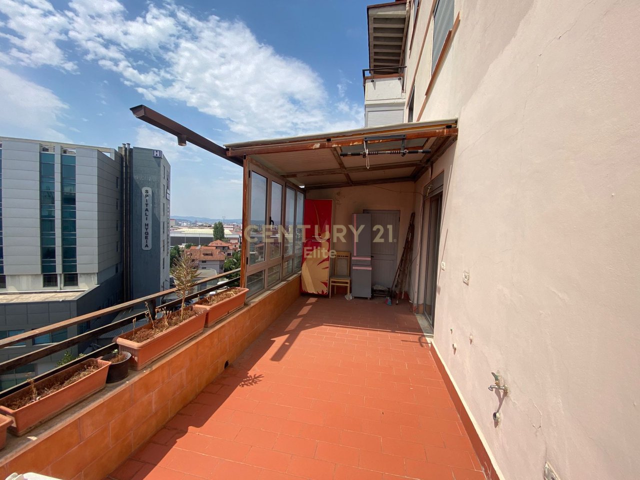 Shitet, Apartament 1+1+Verande, Prane spitalit HYGEA