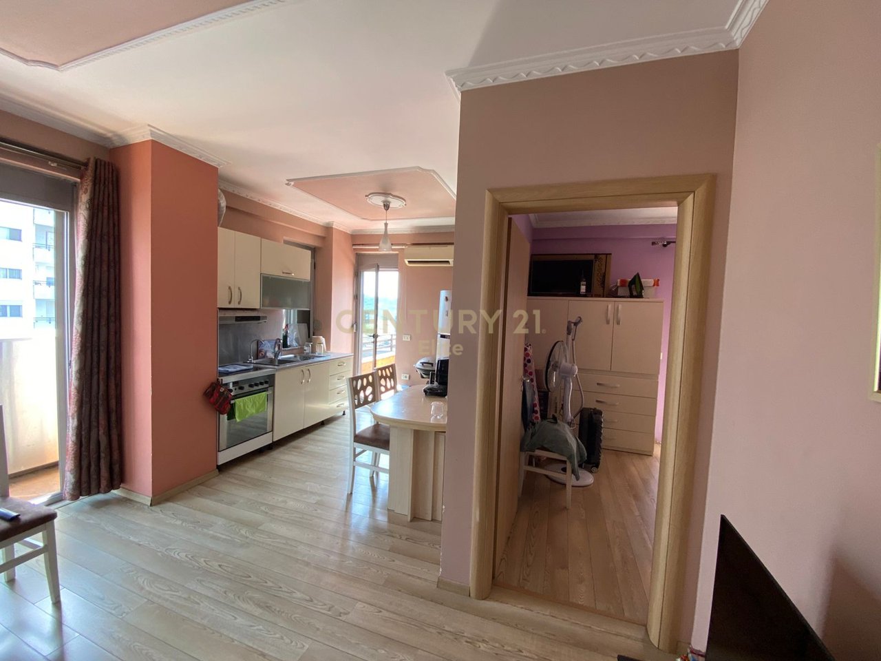 Shitet, Apartament 1+1+Verande, Prane spitalit HYGEA