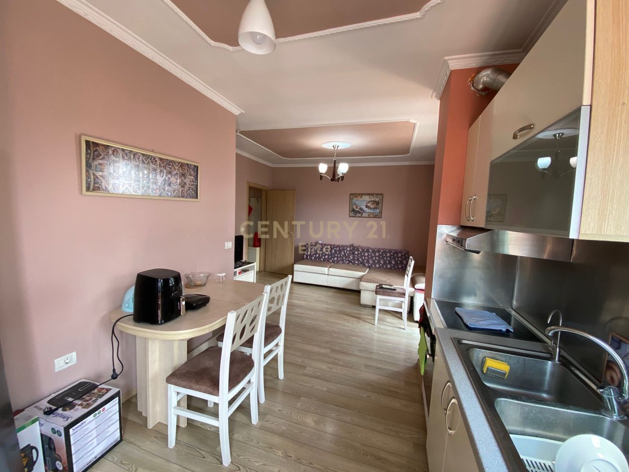 Shitet, Apartament 1+1+Verande, Prane spitalit HYGEA