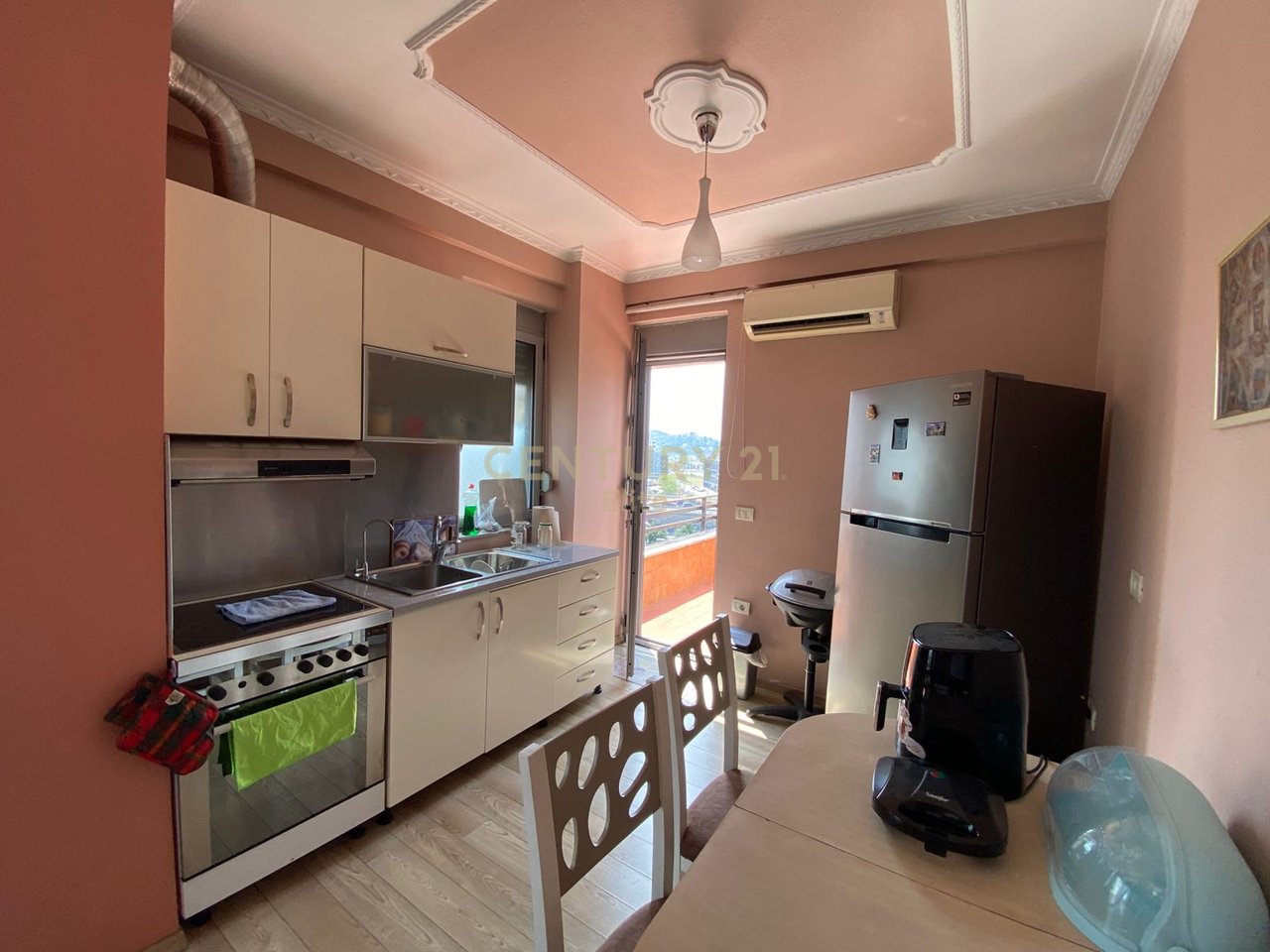 Shitet, Apartament 1+1+Verande, Prane spitalit HYGEA