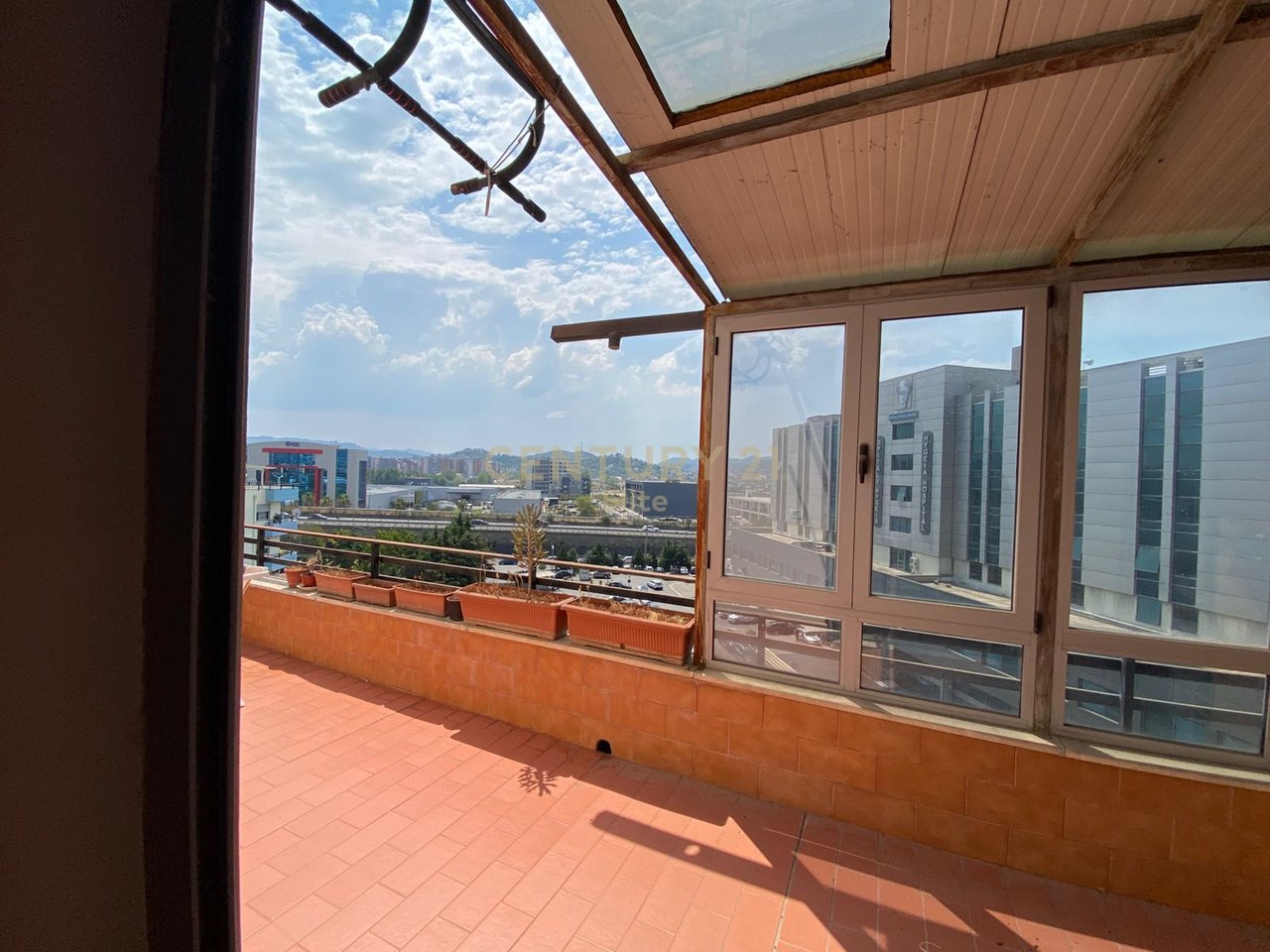 Shitet, Apartament 1+1+Verande, Prane spitalit HYGEA