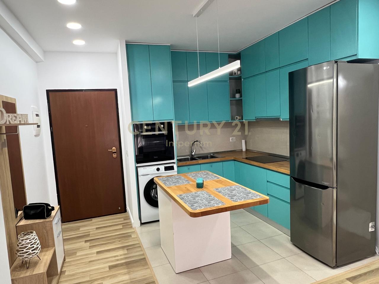 Shitet apartament 2+1 ne Astir