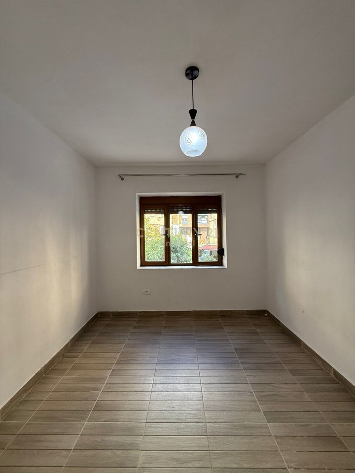 Apartament 1+1 Për Shitje në Laprakë