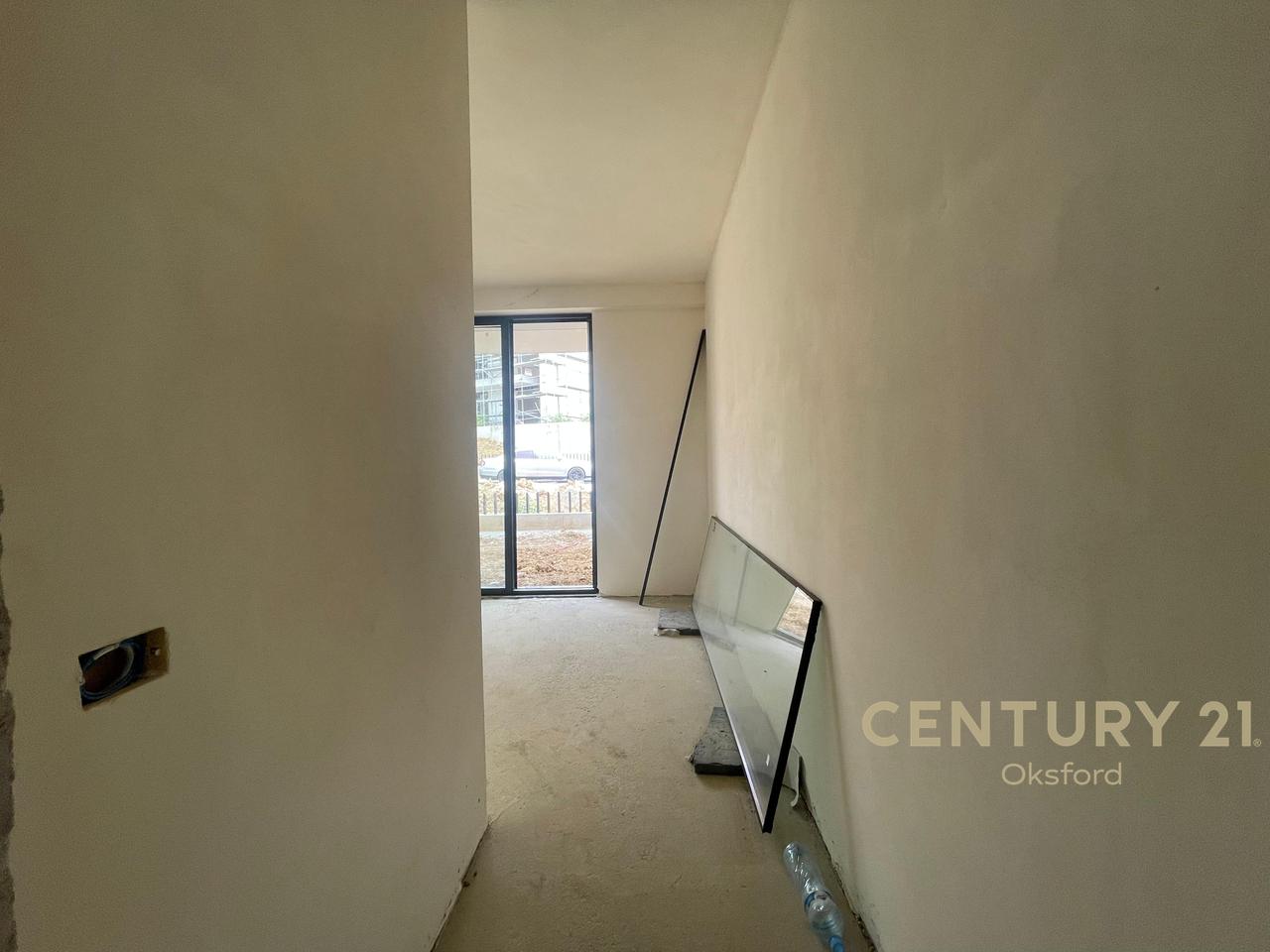 IN VENDITA APPARTAMENTO 3+1+2 CON CORTILE E 2 POSTI AUTO AL TULIPAN RESIDENCE