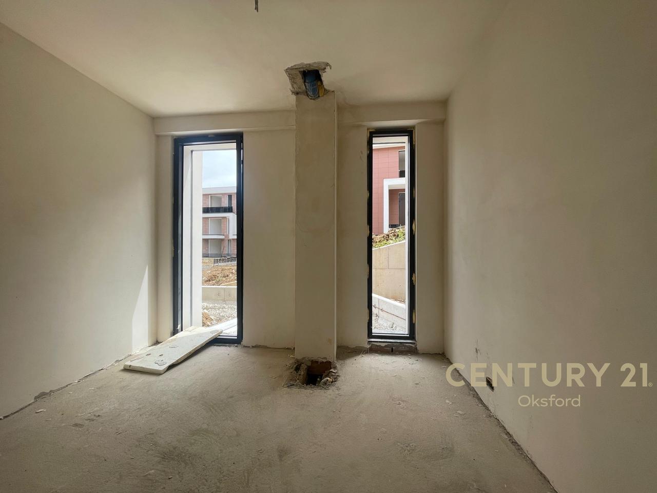 IN VENDITA APPARTAMENTO 3+1+2 CON CORTILE E 2 POSTI AUTO AL TULIPAN RESIDENCE