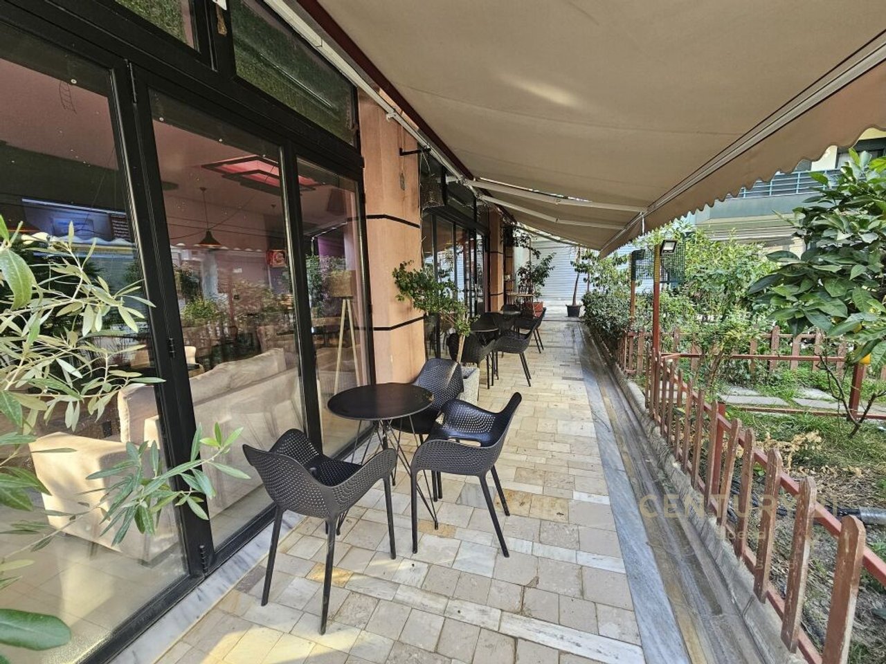 Bar / Lokal me Qira në Rruga 5 Maji!!