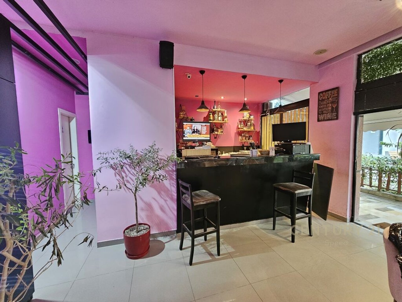 Bar / Lokal me Qira në Rruga 5 Maji!!