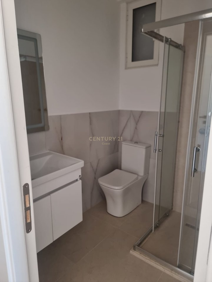 SHITET APARTAMENT 2+1 ,NE LAGJ: "10 KORRIKU" !!!