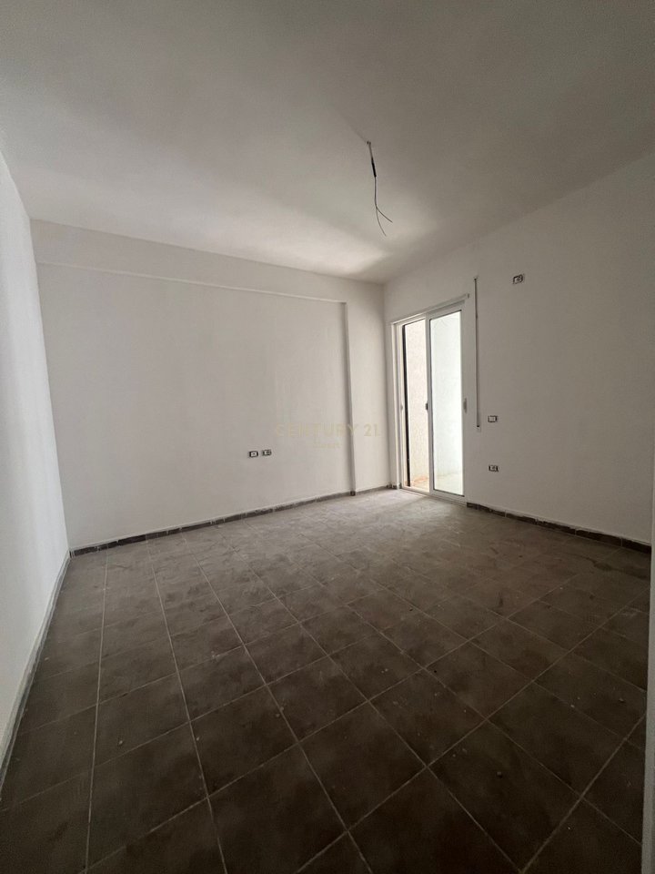 SHITET APARTAMENT 2+1+2,NE LAGJ "PAVARESIA",VLORE!!!