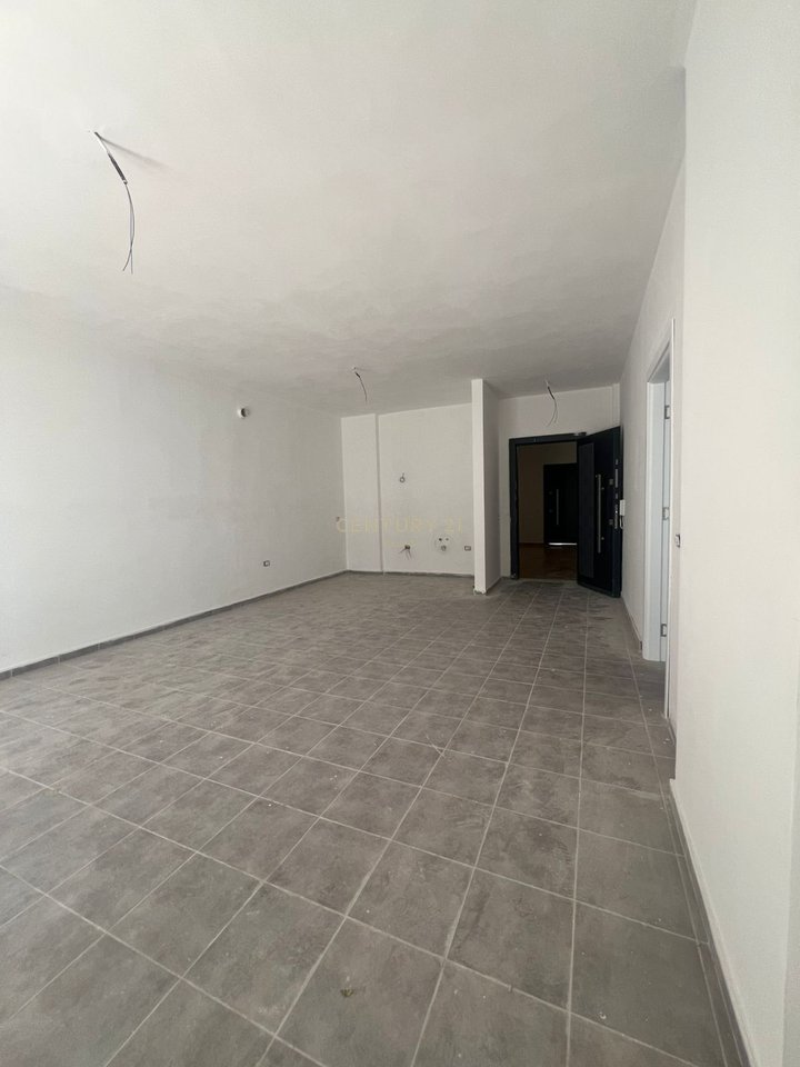 SHITET APARTAMENT 2+1+2,NE LAGJ "PAVARESIA",VLORE!!!