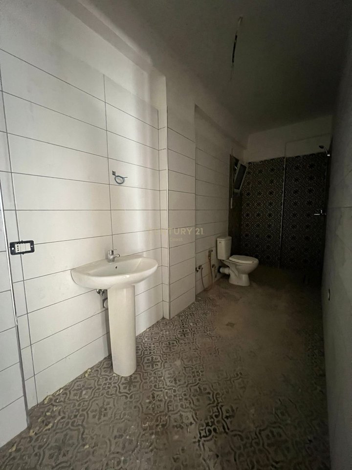 SHITET APARTAMENT 2+1+2,NE LAGJ "PAVARESIA",VLORE!!!