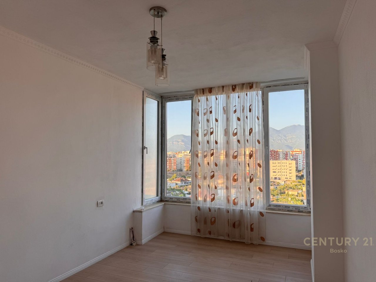 JEPET ME QERA APARTAMENT 1+1, YZBERISHT!