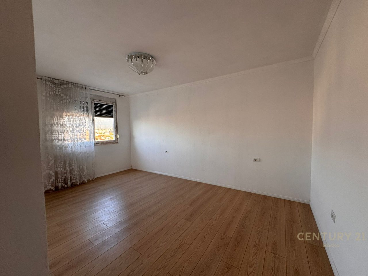 JEPET ME QERA APARTAMENT 1+1, YZBERISHT!