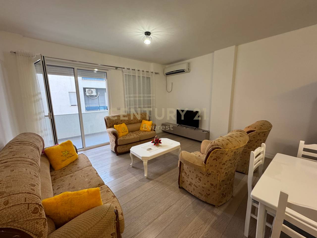 KOPSHTI ZOOLOGJIK, APARTAMENT 1+1 PER QIRA