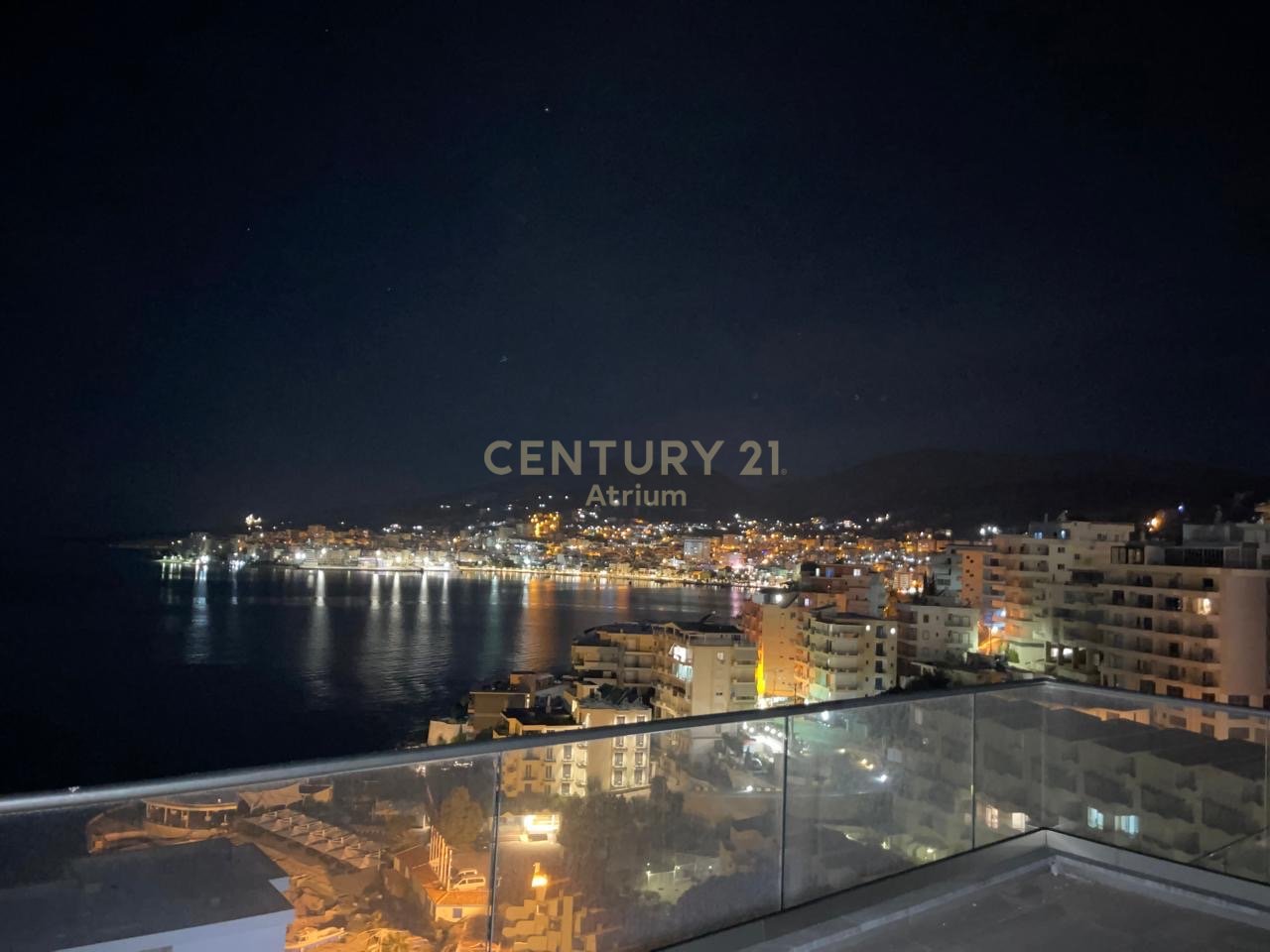 SHITET PENTHOUSE 2+1+2 + 2 POSTE PARKIMI NE SARANDE !