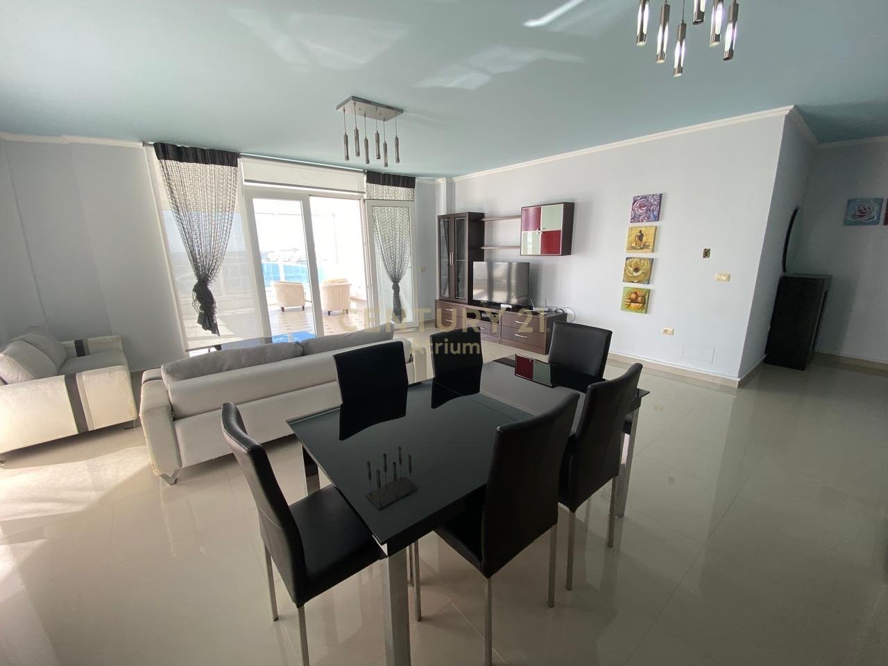 SHITET PENTHOUSE 2+1+2 + 2 POSTE PARKIMI NE SARANDE !