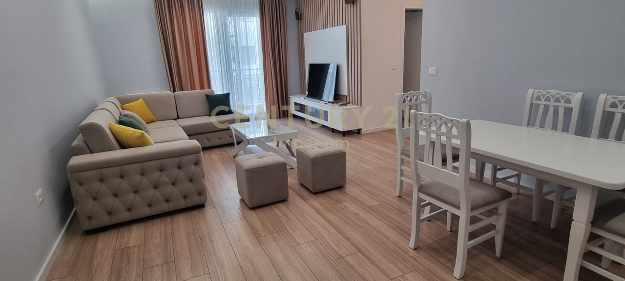 Jepet me qira apartament 2+1+ Post Parkimi në zonën e Fushës së Aviacionit – Pallat i ri,