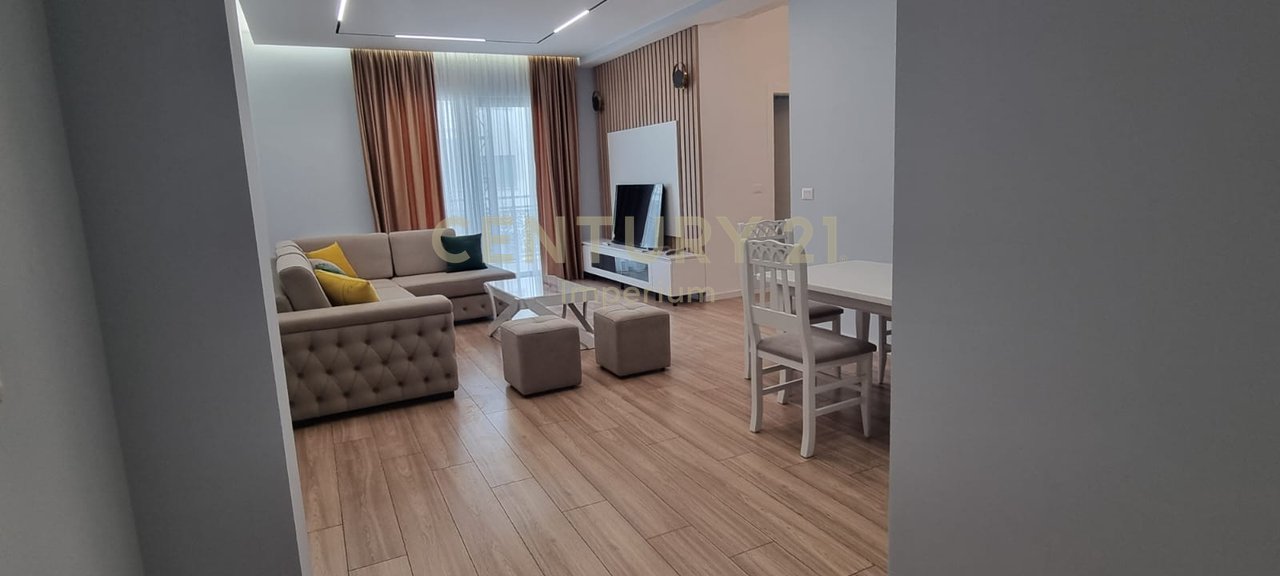 Jepet me qira apartament 2+1+ Post Parkimi në zonën e Fushës së Aviacionit – Pallat i ri,