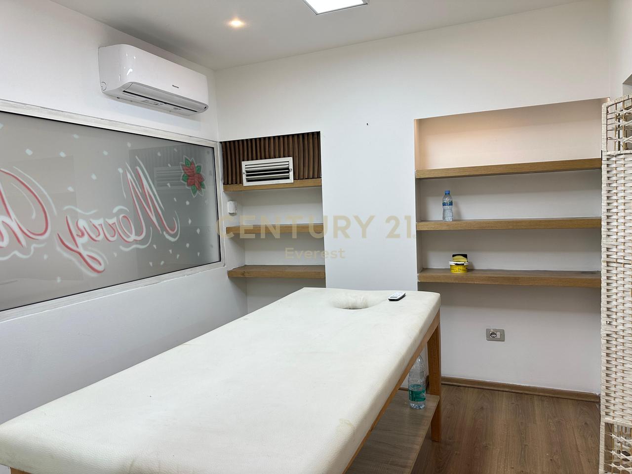 MYSLYM SHYRI, KOMERCIAL PER QIRA