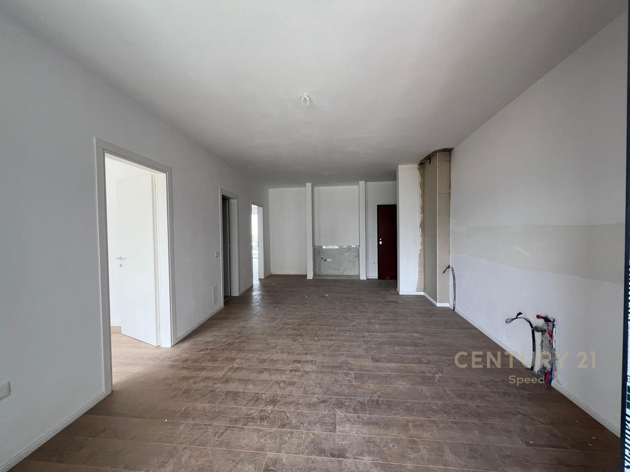2+1+2 Apartment for sale on Bulevardi i Ri, near the former Train Station!