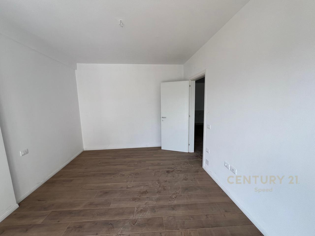 2+1+2 Apartment for sale on Bulevardi i Ri, near the former Train Station!
