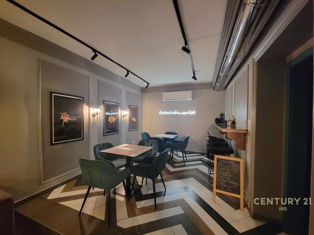 SHOP FOR RENT ON MYSLYM SHYRI STREET!
