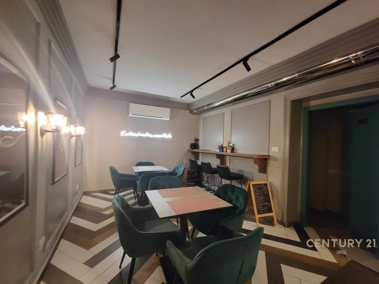 SHOP FOR RENT ON MYSLYM SHYRI STREET!