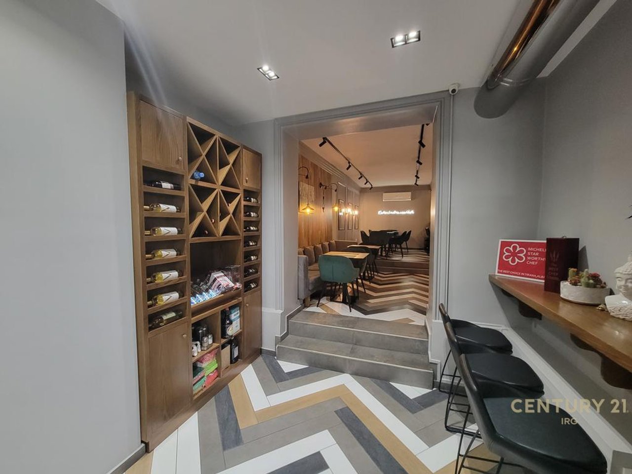 SHOP FOR RENT ON MYSLYM SHYRI STREET!