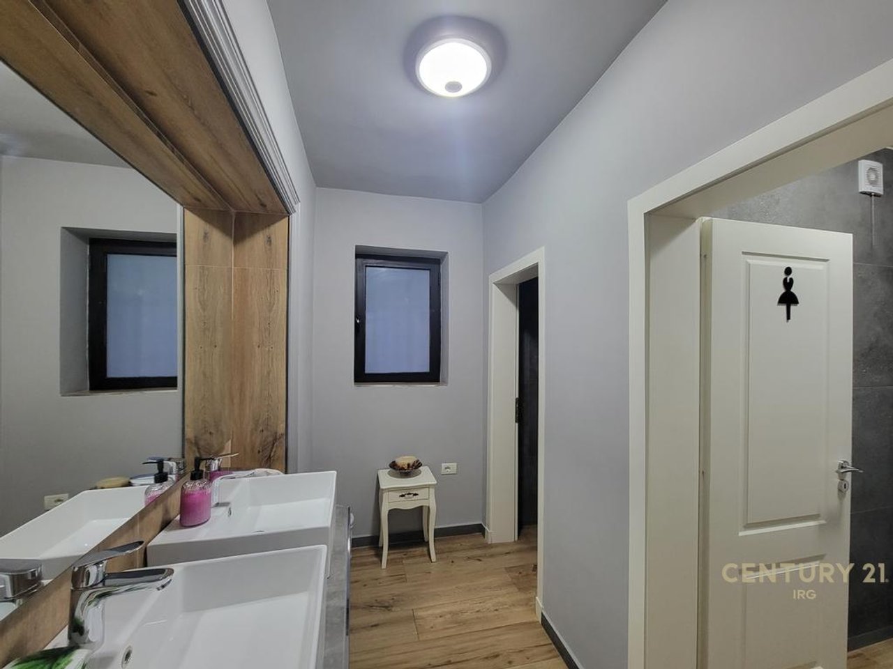 SHOP FOR RENT ON MYSLYM SHYRI STREET!