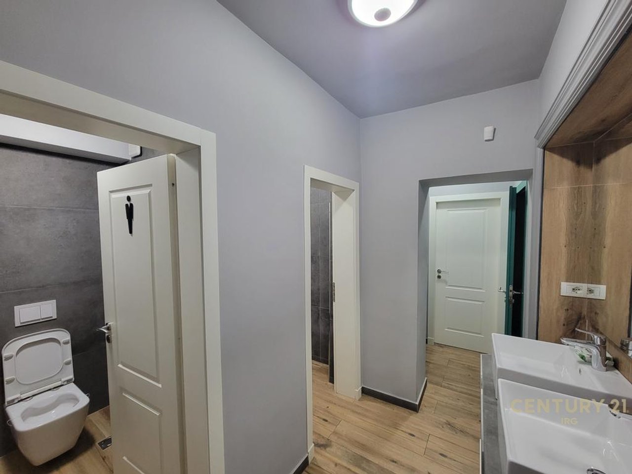 SHOP FOR RENT ON MYSLYM SHYRI STREET!